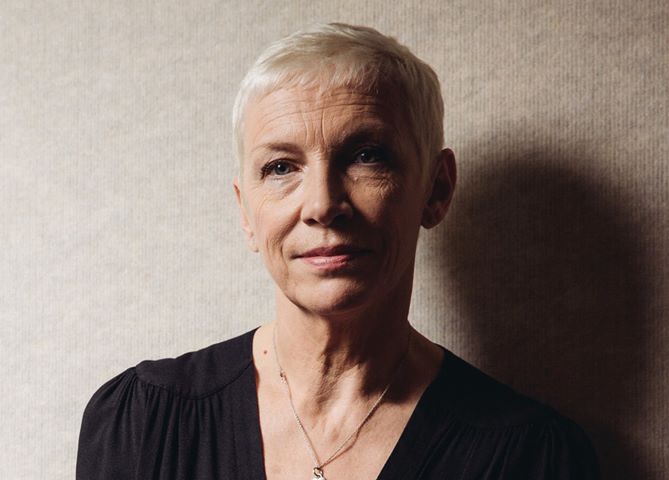 On the Timefullness of Beauty and Annie Lennox